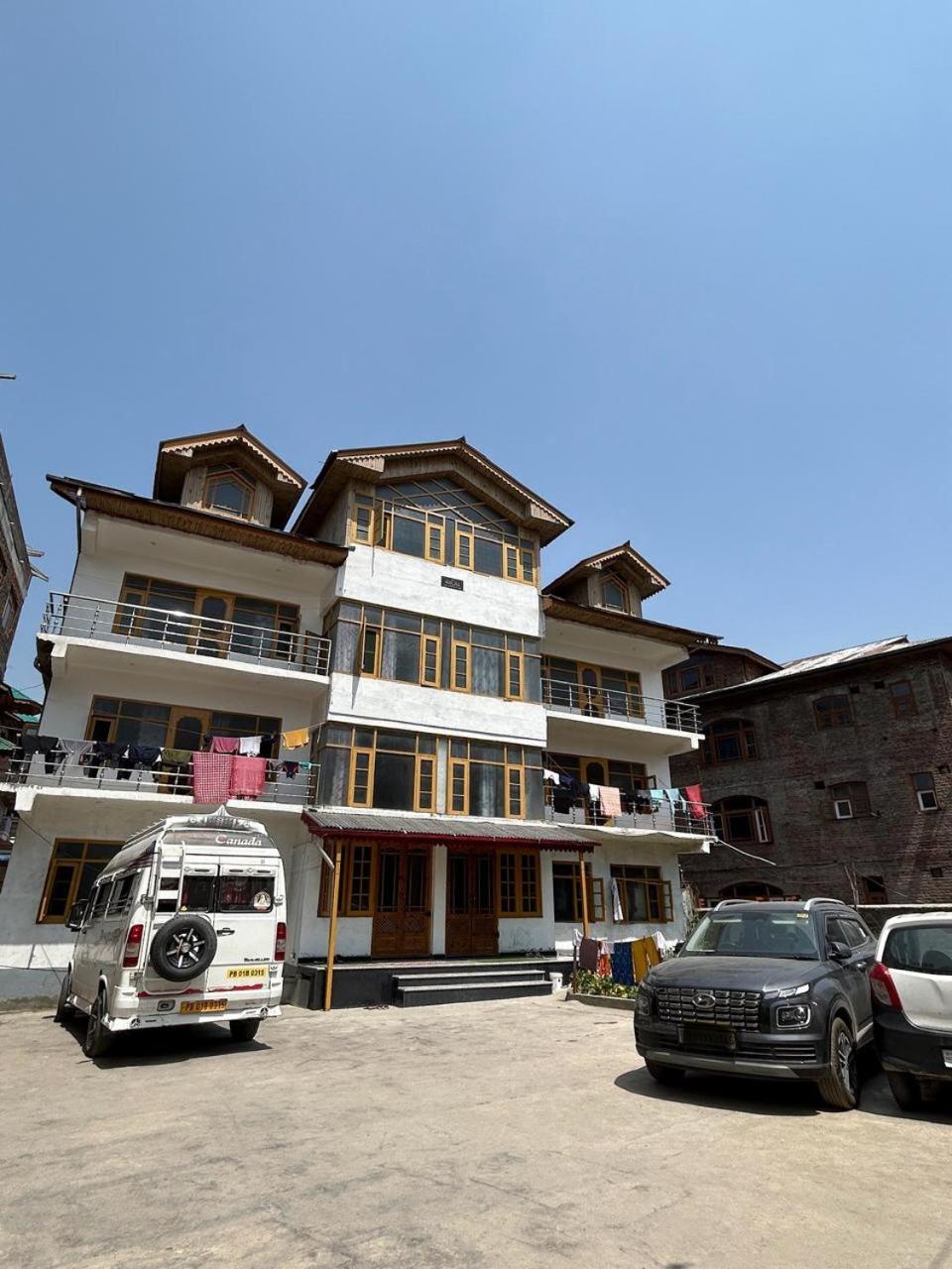 Hotel Reshi Srīnagar Extérieur photo